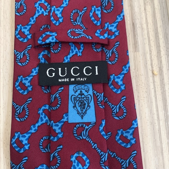 Authentic Gucci Silk Tie in Off Burgandy & Blue  EUC - Picture 2 of 7